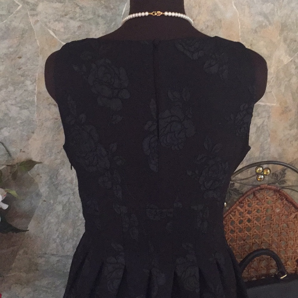 Elle 🌹 stunning Jacquard dress - Picture 7 of 8